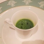 レストラン タテル ヨシノ - グリーンピースのスープ