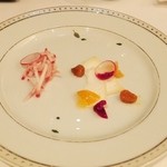 レストラン タテル ヨシノ - チーズ料理　果物添え