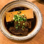 酒場シナトラ - お店お勧めの、肉どうふです