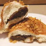 ベーカリー ハナ - 焼きカレーパン