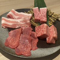 近江うし 焼肉 にくTATSU 青山本店 - 