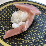 はま寿司 - 「北海道産　大切り天然ぶり」100円。割れすぎ