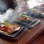 合掌レストラン 大藏 - 朴葉焼ステーキ、三丁あがり！ 生姜風味のステーキソースをじゅじゅっと掛けて