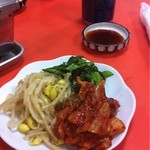 京城苑 - ランチに付くキムチとナムル