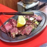 京城苑 - タン塩2000円。 見た目より味重視。実物は結構なボリューム感。