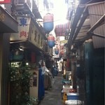 京城苑 - 裏路地も雰囲気満点、焼肉店ばかり…