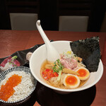 酒肴場 屯 - 「冷しらぁ麺（真昆布水×飛魚出汁）」¥1000と本日の海鮮丼¥500