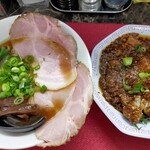 群青 - 焙煎うるめそば、麻婆丼