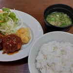 洋食の朝日 - ライスはおかわりOK