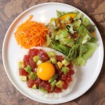 Poke bowl of tuna and avocado flavored with mountain wasabi