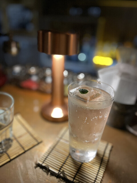 BEE’S KNEES photo 3