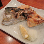 魚金 本店 - カンパチのカマ焼き