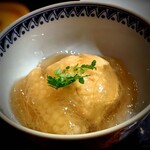 茜坂大沼 - 煮物は自由闊達。毛蟹の真薯は雌の内子入りで、コクとクリーミーなまろやかさが加わっていました。ヤングコーンに、なんとヤングコーンのひげ餡