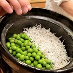 馬車道 大かわ - うすい豆とシラスご飯