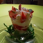 モノリス - イチゴパフェ