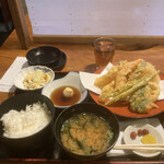 海鮮問屋仲見世 - 天ぷら定食　750円