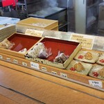 桃山亭 - おにぎり、いなり寿司コーナー