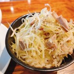 麺処 山一 - シャキシャキ“ネギチャーシュー丼”