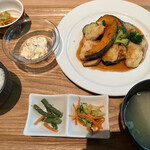 WORK&FIKA - 白身魚と彩り根菜炒め
