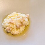 sio - はまぐりボンゴレ風リゾットオリーブオイル。この日のお料理で私はこれが一番好きかも。お米の食べ心地とかはまぐりのプリッと感、風味。たっぷりオリーブオイル素材の良さ、隠し味のバターがいい仕事してるわ♡