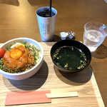 鮮彩Dining 29 - サーモンユッケ丼