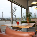 Tea＆Restaurant SPOON - 店内（晴れた日は富士山が観えます）