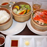 ぷりぷり小エビとサーモンのせいろ蒸し ¥1580