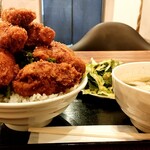 Diner&Bar KING - エンペラーチキンかつ丼　正面から