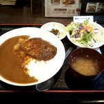 衣笠 - ハンバーグカレーごはん大850円並は750円