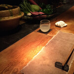 Daidokoro - 料理にスポットライトが当たるテーブル。