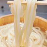 Marugame Seimen - 釜揚げうどん大410円 ジャンボカニカマ170円