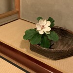 美山荘 - 大女将の好きなほおの花はエキゾチックな芳香