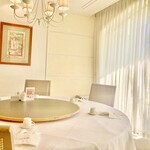 桃谷樓 - 完全個室。窓があり、外の光も入ってきます♪