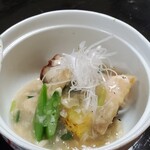Kaedeno Shousha - 穴子とおこわの海苔巻揚げ　旬の野菜あんかけ