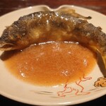 鈴田式 - 岐阜県長良川の天然の鮎の揚げ物