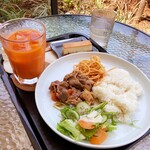 Tsunagaru Kafe & Ba Hare Toke - 
                      豚とねぎの甘辛炒めプレート＋ソフトドリンク＆ミニケーキ