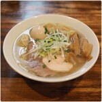 自家製熟成麺 吉岡 - 料理写真:塩ワンタン麺並 900円 味玉 100円