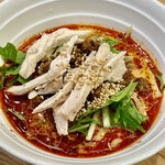 かつぎや - 辛酸っぱい煮込みと鶏ムネ肉のスープ
