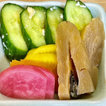 鮒兼 - ビールの頼もしい友達　よく漬かったお新香です