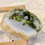 f - 身の厚い墨烏賊に旬の山菜しどけを混ぜ込んで身と合わせて衣を纏わせたフリットです