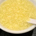 中華ビストロ 龍藏 - 美味しかったのがこの玉子スープ　あっさり塩味で濃厚な炒め物とよだれ鶏をうまくまとめてくれます