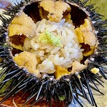 Sushi Koma - おお！雲丹に酢飯を詰めて一緒にいただけるんですね！これはテンションマックスです！