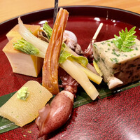 日本料理 たかむら - たかむら特製玉子焼き バイ貝旨煮 富山の蛍烏賊昆布締め 浜防風のお浸し 数の子 浅蜊と春菊の胡麻寄せが大変美しく盛り付けられています