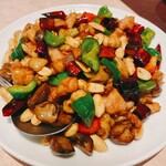 景徳鎮 - ピーナッツと鶏肉の唐辛子炒め