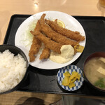 花いち - 海老フライ定食　５つも海老フライが入ってます。