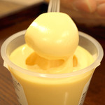 Ganso Purin Ya Dotonbori Ten - このまったり感はかつて経験したことのない！？絶品プリン(1ケ¥350)