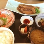 佳肴　あさひ山 - ランチは限定20色のゲンゲ（幻魚）の煮付定食。ビックリするくらいのイケメンの板前さんと話が盛り上がる！