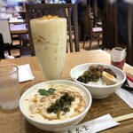 Chunsuitan - ◆台湾朝食セット（A：850円：税込）・・・ルーローハン・シャントウジャン・ドリンクのセット。 ドリンクは選べますので「愛玉ジャスミンミルクティー（アイス）」を。 単品でオーダーするよりも、お得なセット。