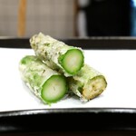 天ぷら はせ川 - 瑞々しいアスパラ
