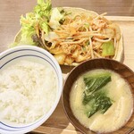 麹料理 花恵 - B定食
            野菜たっぷり麹豚キムチ930円